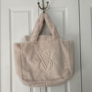Victoria's Secret NWOT Soft White Faux Fur Tote